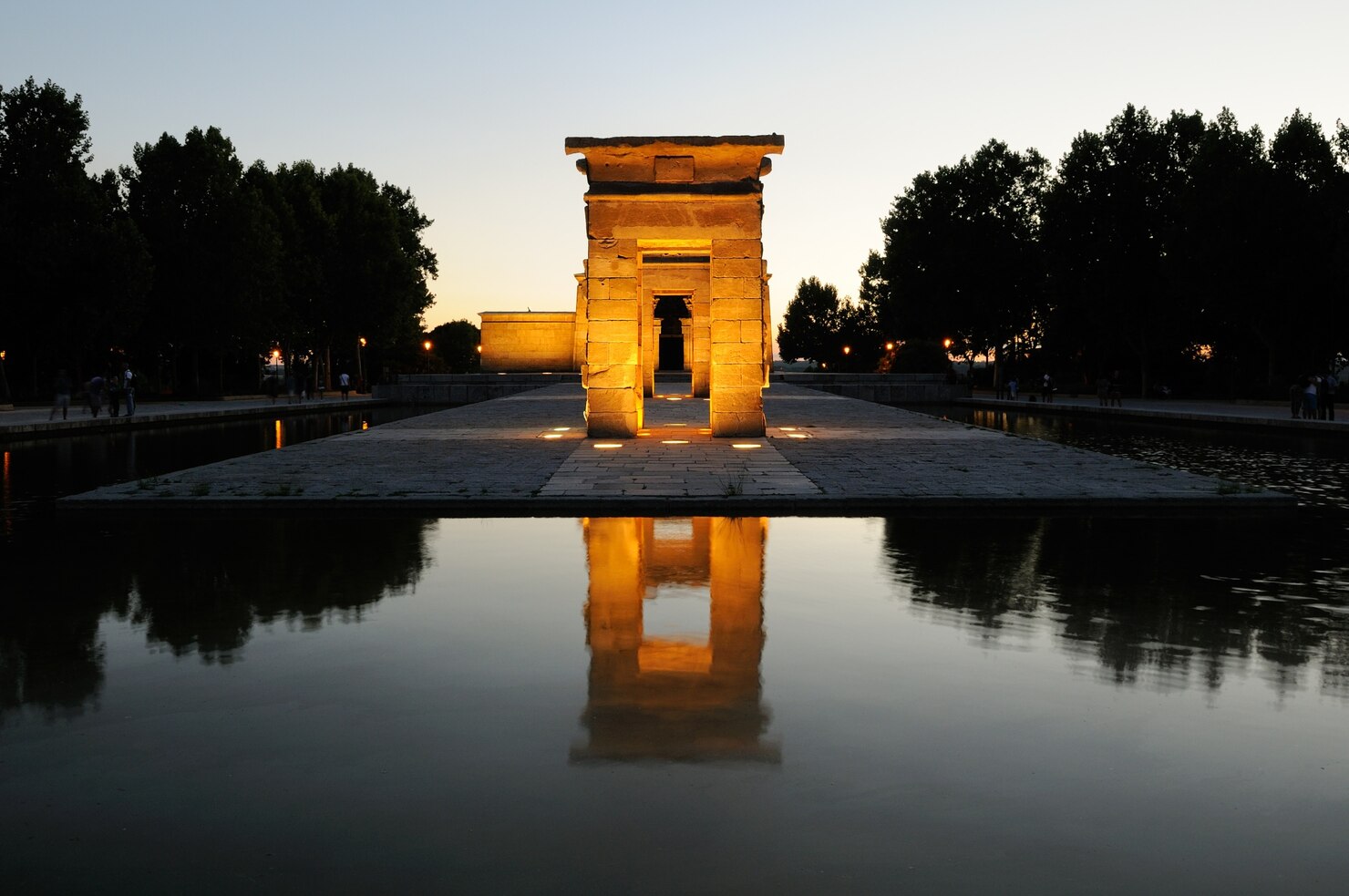 templo iluminado debod madrid 1139 78